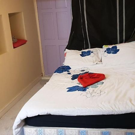 Private Basement Studio Flat With Modern Features Apartment Huddersfield Ngoại thất bức ảnh