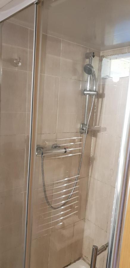 Private Basement Studio Flat With Modern Features Apartment Huddersfield Ngoại thất bức ảnh