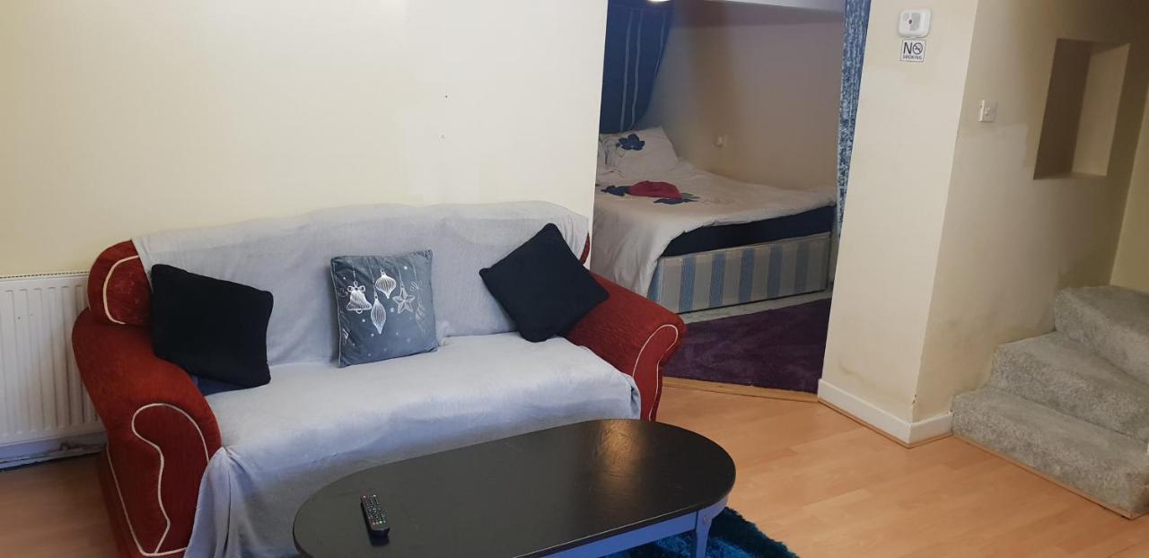 Private Basement Studio Flat With Modern Features Apartment Huddersfield Ngoại thất bức ảnh