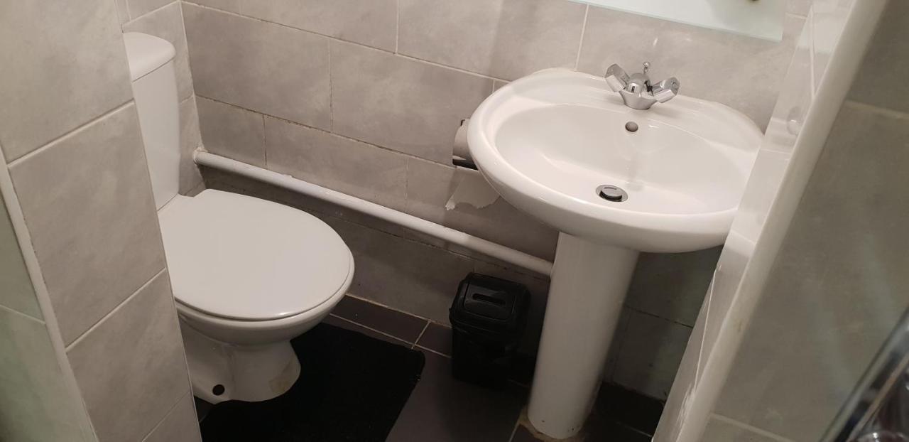 Private Basement Studio Flat With Modern Features Apartment Huddersfield Ngoại thất bức ảnh