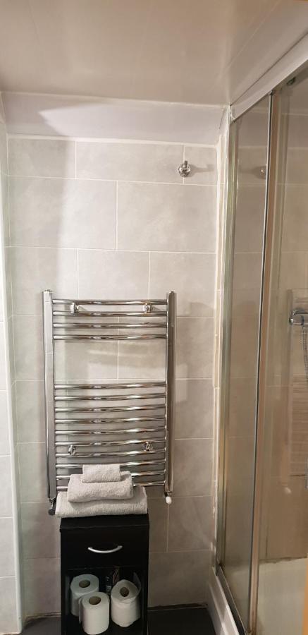 Private Basement Studio Flat With Modern Features Apartment Huddersfield Ngoại thất bức ảnh