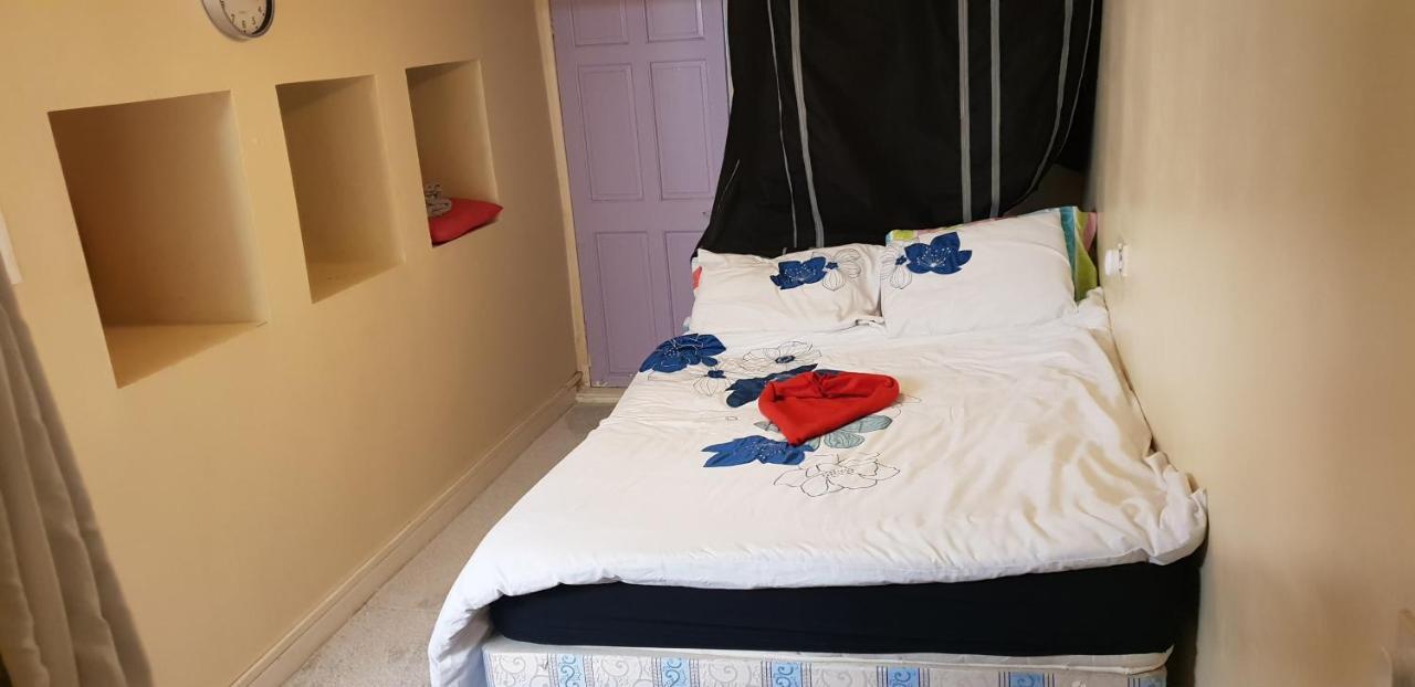 Private Basement Studio Flat With Modern Features Apartment Huddersfield Ngoại thất bức ảnh